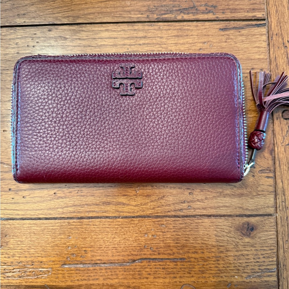Tory Burch Maroon Leather Zip Wallet. Lightly used. In great condition.